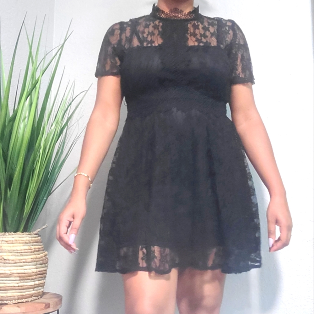 Lulus Women's Short Flirty Lace Dress with Black Lining - Size L